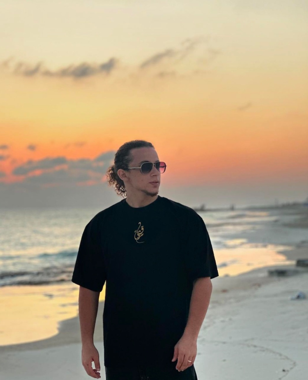 تيشيرت أحمر أمامي